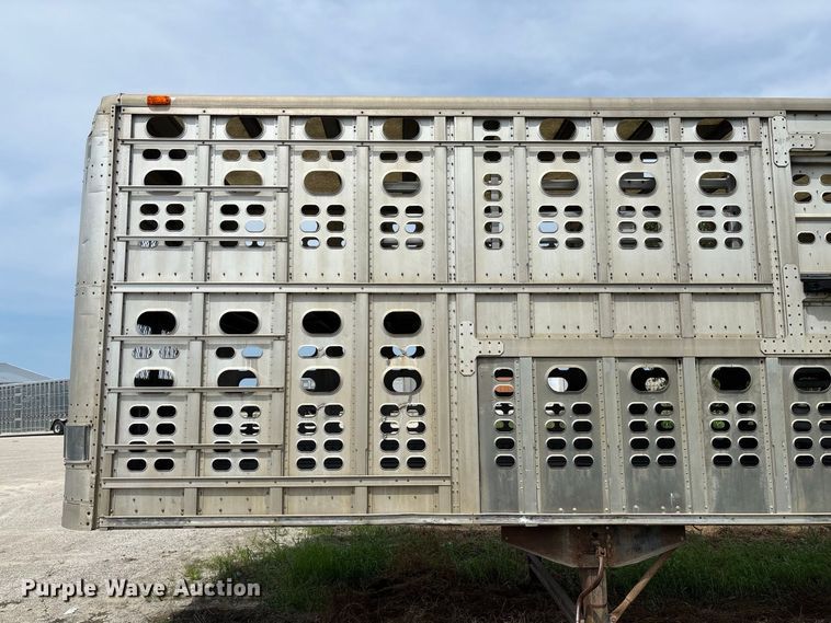 image for item DZ4588 2001 Wilson PSAL-303P livestock trailer