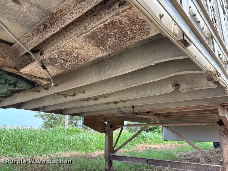 image for item DZ4588 2001 Wilson PSAL-303P livestock trailer