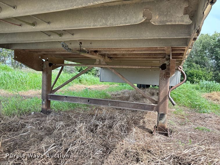 image for item DZ4588 2001 Wilson PSAL-303P livestock trailer