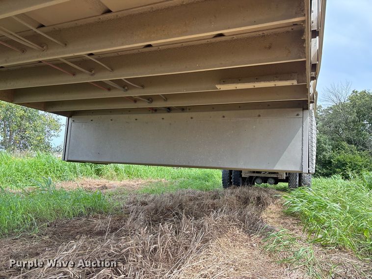 image for item DZ4588 2001 Wilson PSAL-303P livestock trailer