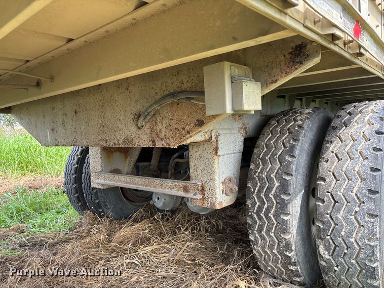 image for item DZ4588 2001 Wilson PSAL-303P livestock trailer