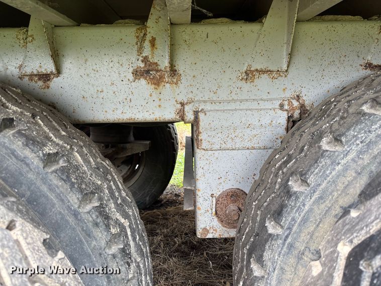 image for item DZ4588 2001 Wilson PSAL-303P livestock trailer
