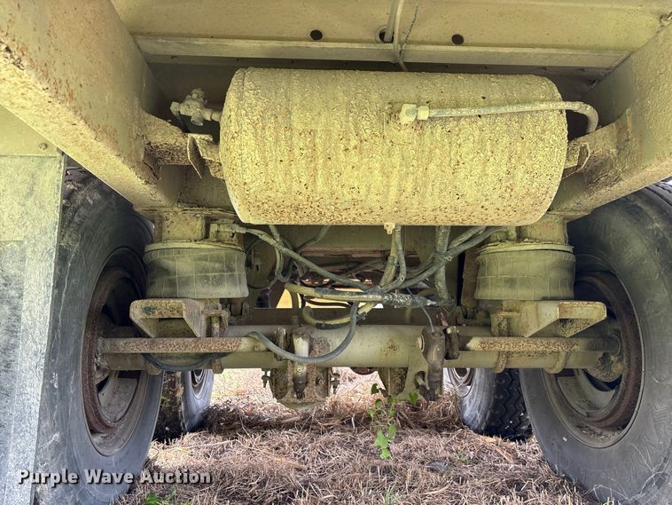 image for item DZ4588 2001 Wilson PSAL-303P livestock trailer