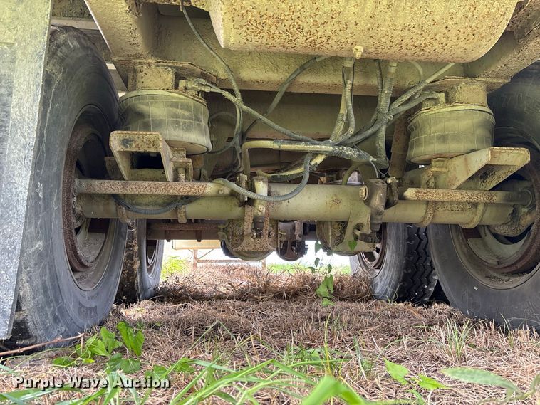 image for item DZ4588 2001 Wilson PSAL-303P livestock trailer