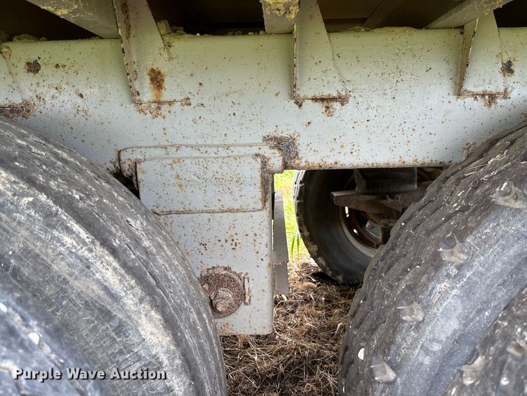 image for item DZ4588 2001 Wilson PSAL-303P livestock trailer