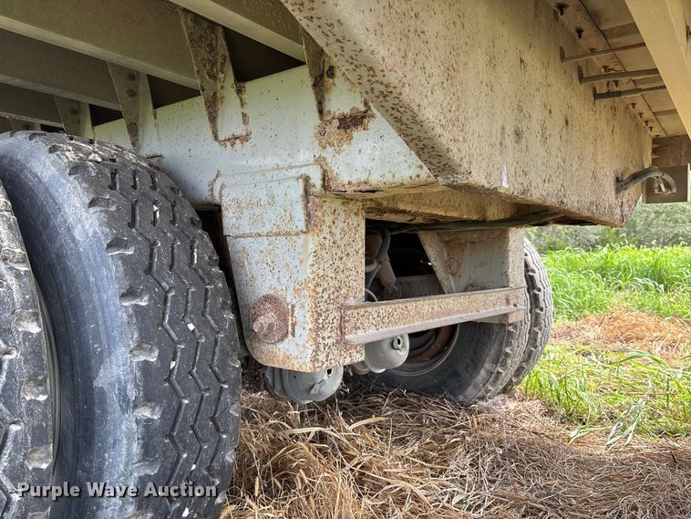 image for item DZ4588 2001 Wilson PSAL-303P livestock trailer