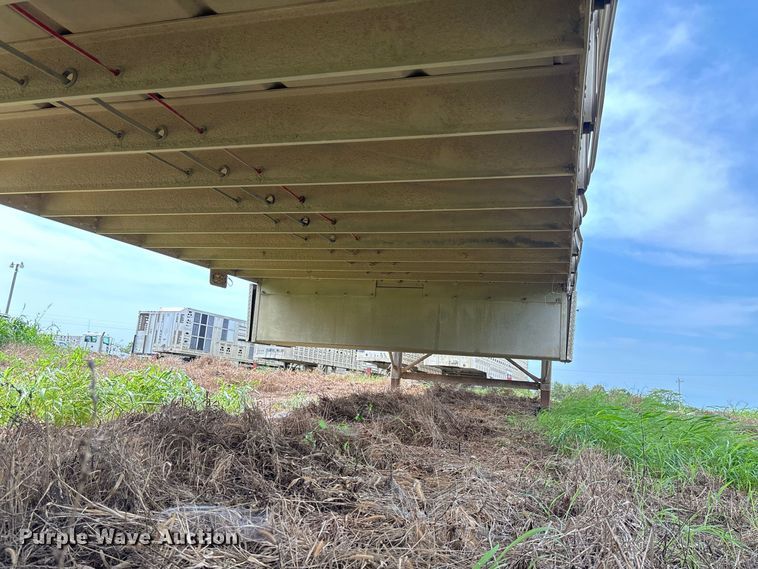 image for item DZ4588 2001 Wilson PSAL-303P livestock trailer