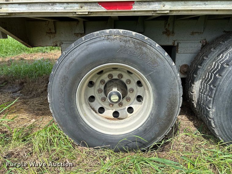 image for item DZ4588 2001 Wilson PSAL-303P livestock trailer