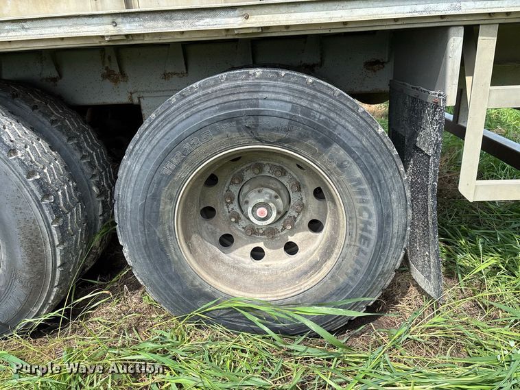 image for item DZ4588 2001 Wilson PSAL-303P livestock trailer