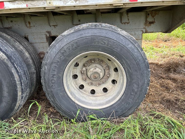 image for item DZ4588 2001 Wilson PSAL-303P livestock trailer