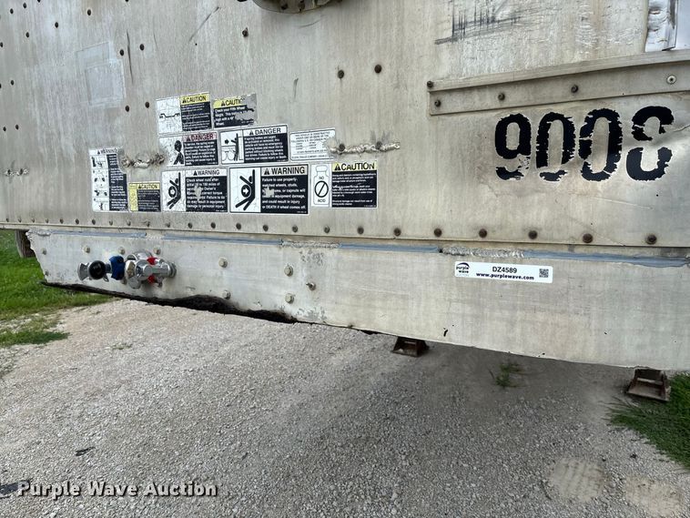 image for item DZ4589 2001 Wilson PSAL-303P livestock trailer