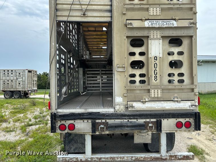 image for item DZ4589 2001 Wilson PSAL-303P livestock trailer