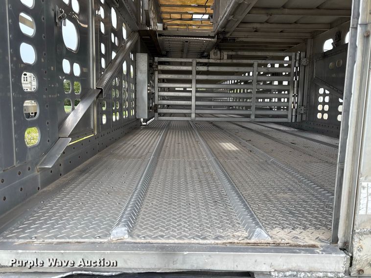 image for item DZ4589 2001 Wilson PSAL-303P livestock trailer