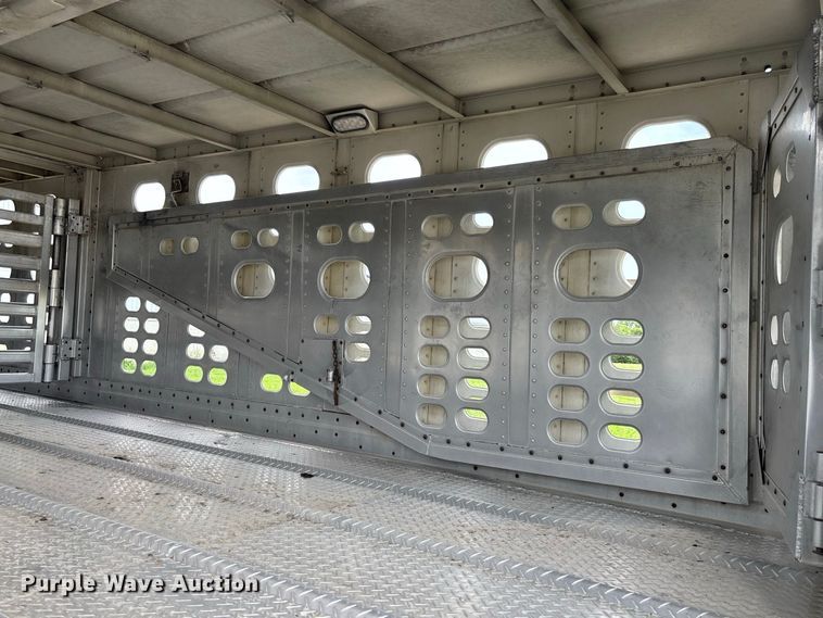 image for item DZ4589 2001 Wilson PSAL-303P livestock trailer