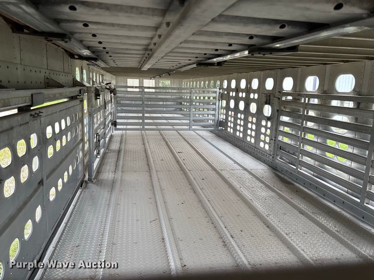 image for item DZ4589 2001 Wilson PSAL-303P livestock trailer
