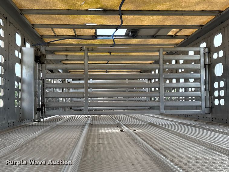 image for item DZ4589 2001 Wilson PSAL-303P livestock trailer