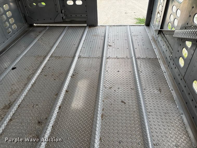 image for item DZ4589 2001 Wilson PSAL-303P livestock trailer