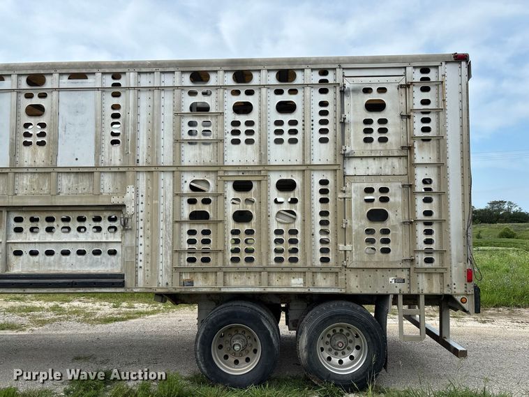image for item DZ4589 2001 Wilson PSAL-303P livestock trailer