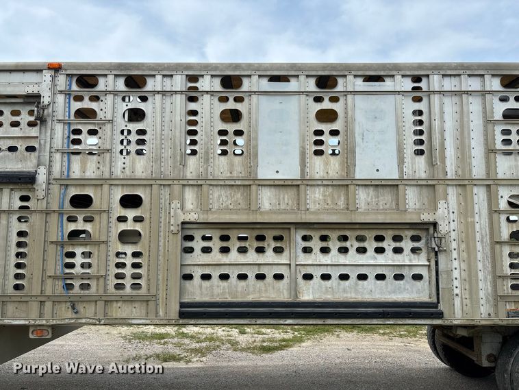 image for item DZ4589 2001 Wilson PSAL-303P livestock trailer