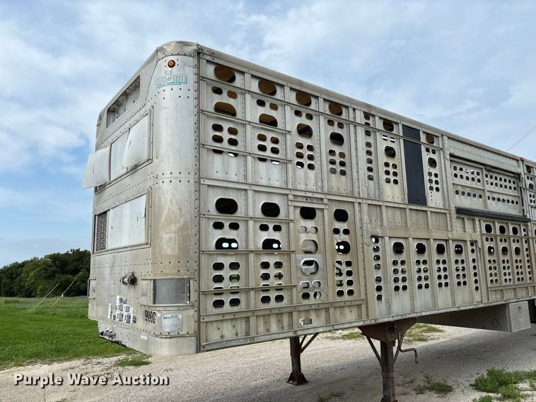 image for item DZ4589 2001 Wilson PSAL-303P livestock trailer