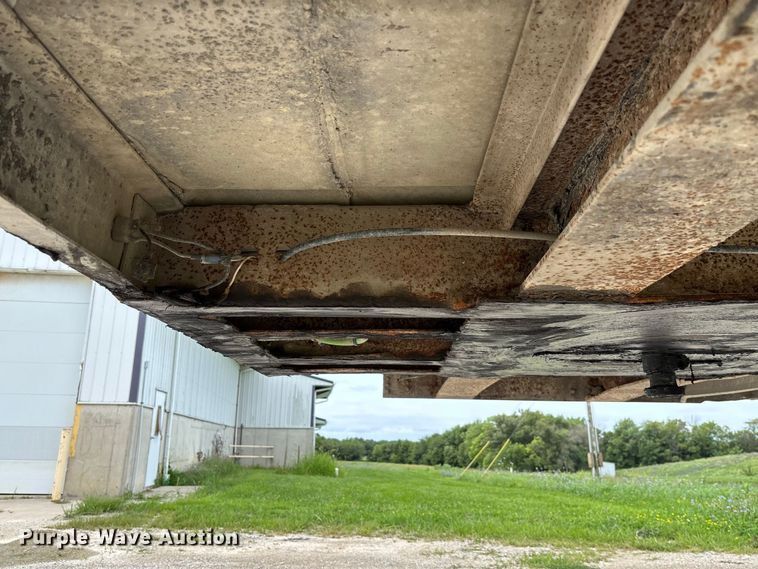 image for item DZ4589 2001 Wilson PSAL-303P livestock trailer