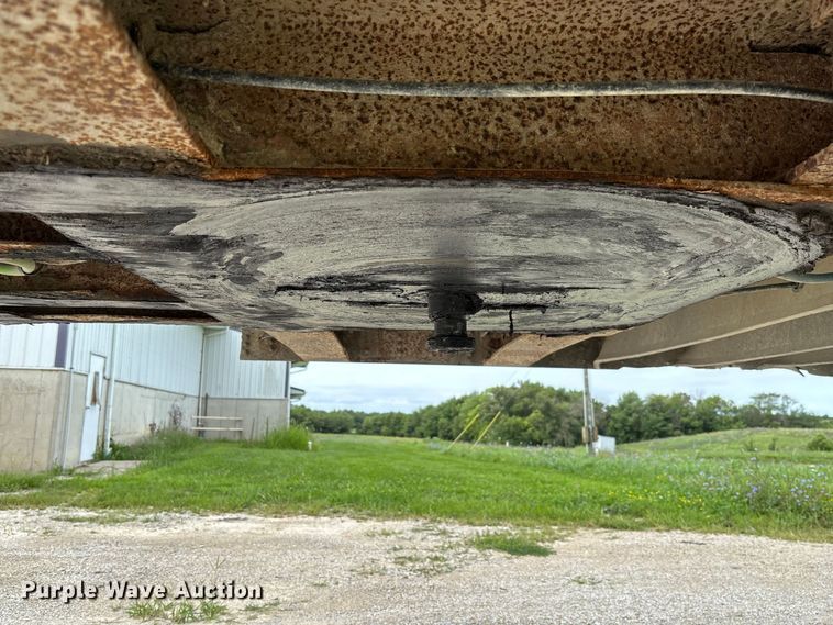 image for item DZ4589 2001 Wilson PSAL-303P livestock trailer