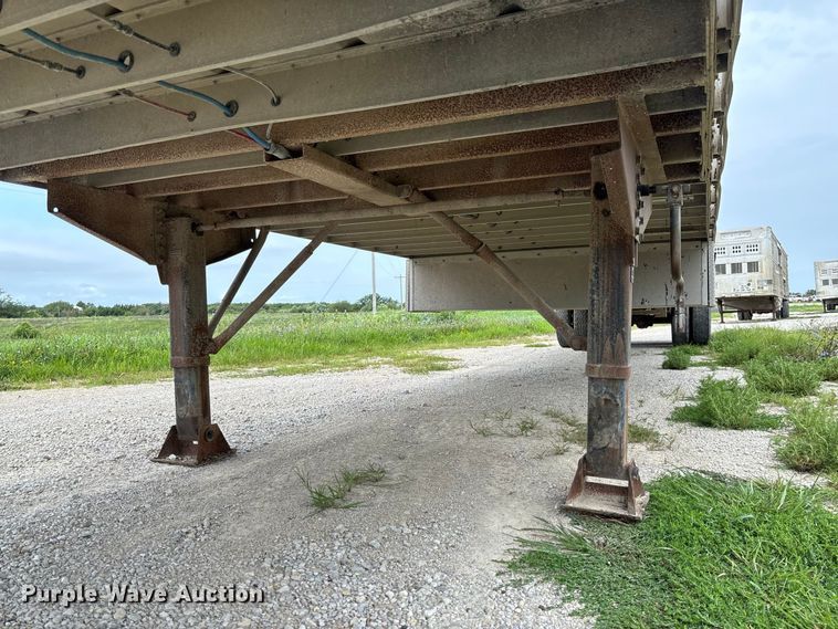 image for item DZ4589 2001 Wilson PSAL-303P livestock trailer