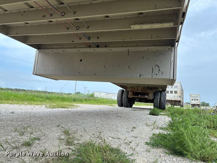 image for item DZ4589 2001 Wilson PSAL-303P livestock trailer
