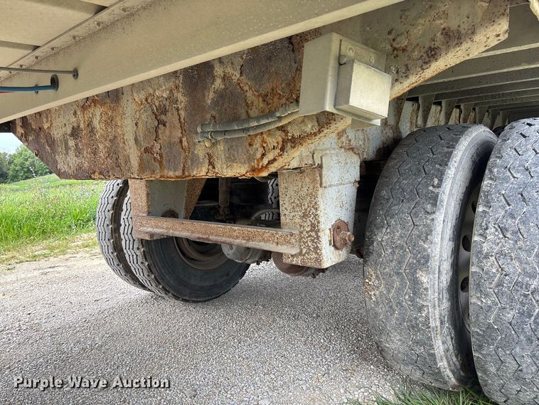 image for item DZ4589 2001 Wilson PSAL-303P livestock trailer