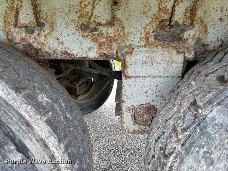 image for item DZ4589 2001 Wilson PSAL-303P livestock trailer