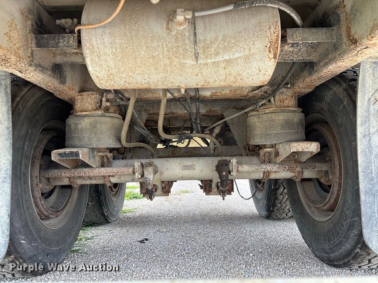 image for item DZ4589 2001 Wilson PSAL-303P livestock trailer