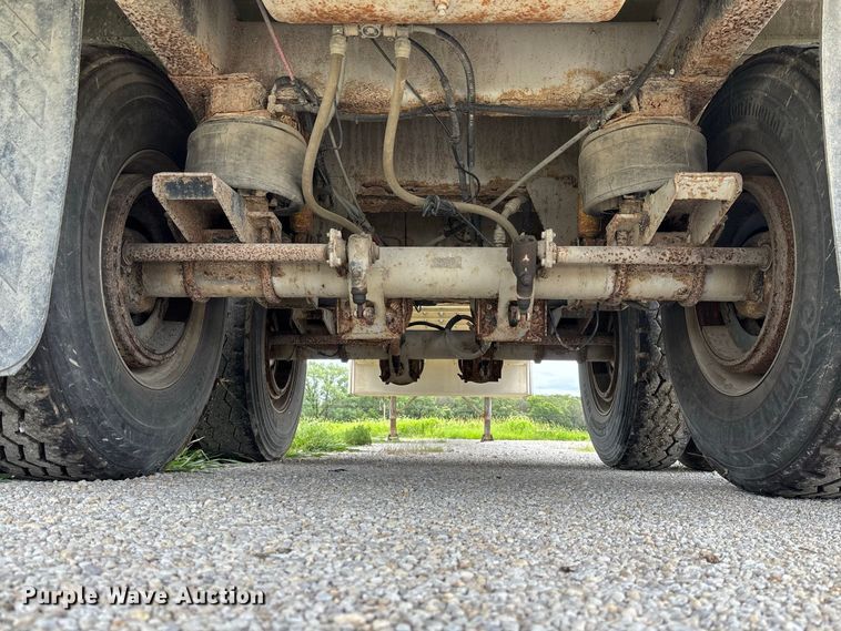 image for item DZ4589 2001 Wilson PSAL-303P livestock trailer