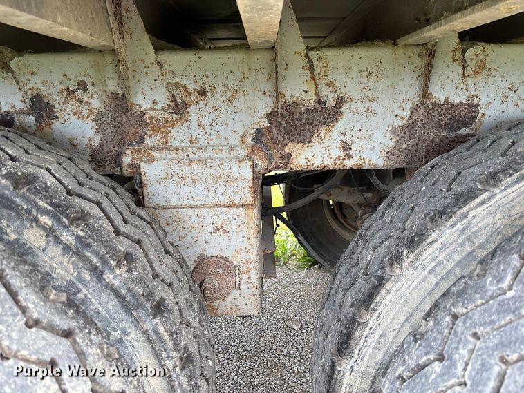 image for item DZ4589 2001 Wilson PSAL-303P livestock trailer