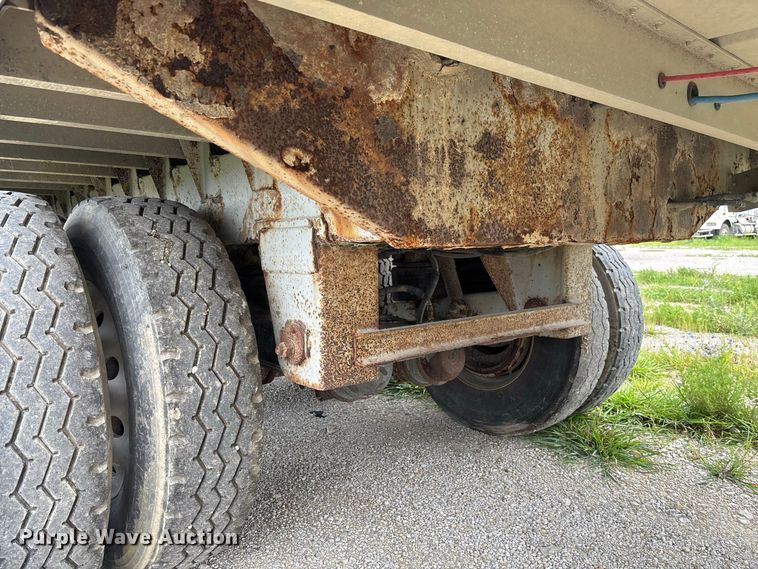 image for item DZ4589 2001 Wilson PSAL-303P livestock trailer