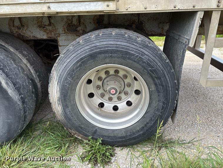 image for item DZ4589 2001 Wilson PSAL-303P livestock trailer