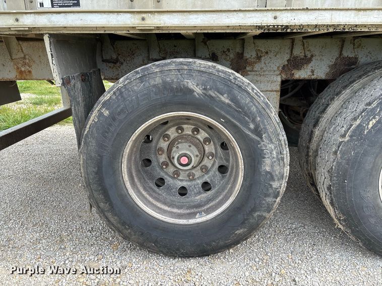 image for item DZ4589 2001 Wilson PSAL-303P livestock trailer