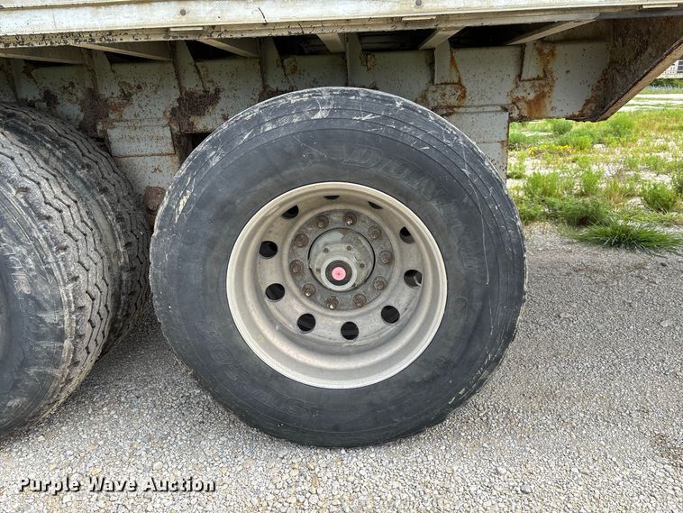 image for item DZ4589 2001 Wilson PSAL-303P livestock trailer