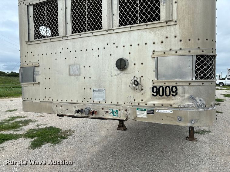 image for item DZ4590 2001 Wilson PSAL-303P livestock trailer