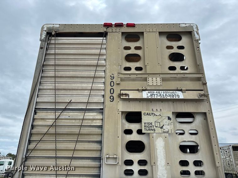 image for item DZ4590 2001 Wilson PSAL-303P livestock trailer