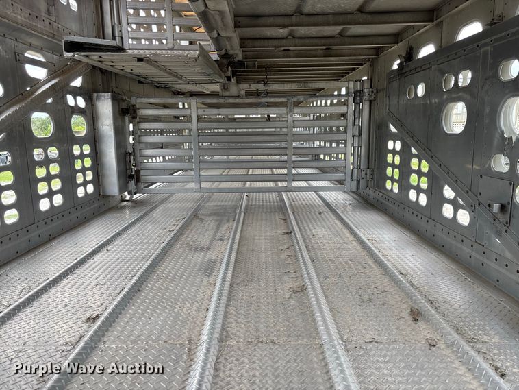 image for item DZ4590 2001 Wilson PSAL-303P livestock trailer