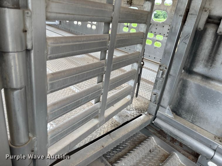 image for item DZ4590 2001 Wilson PSAL-303P livestock trailer