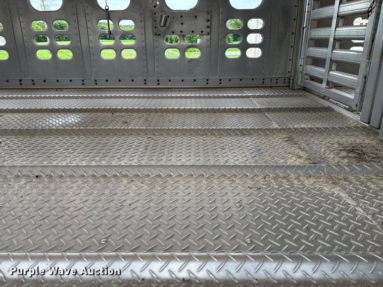 image for item DZ4590 2001 Wilson PSAL-303P livestock trailer