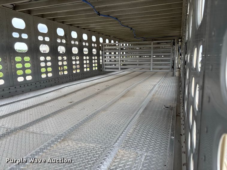 image for item DZ4590 2001 Wilson PSAL-303P livestock trailer