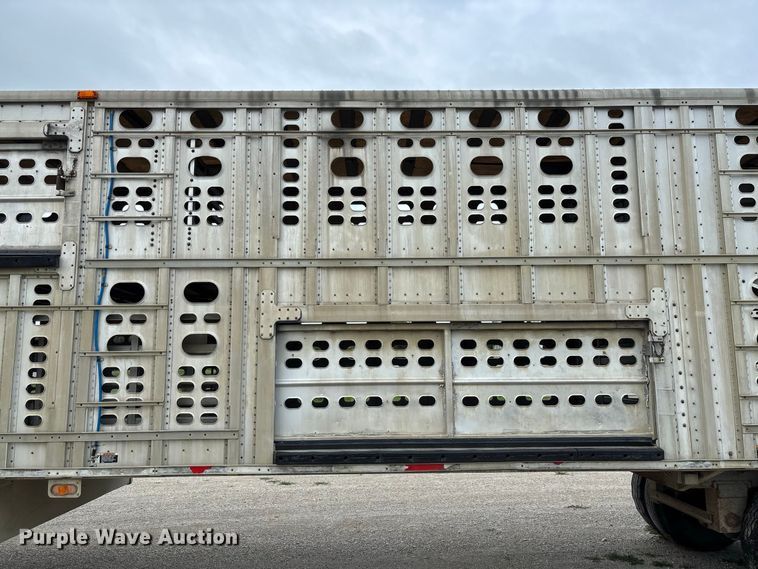 image for item DZ4590 2001 Wilson PSAL-303P livestock trailer