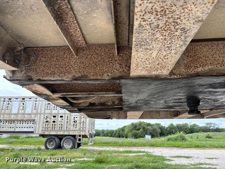 image for item DZ4590 2001 Wilson PSAL-303P livestock trailer