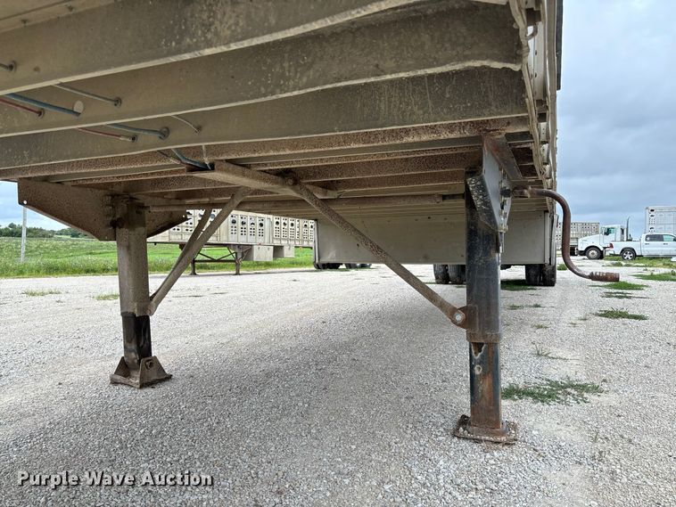 image for item DZ4590 2001 Wilson PSAL-303P livestock trailer