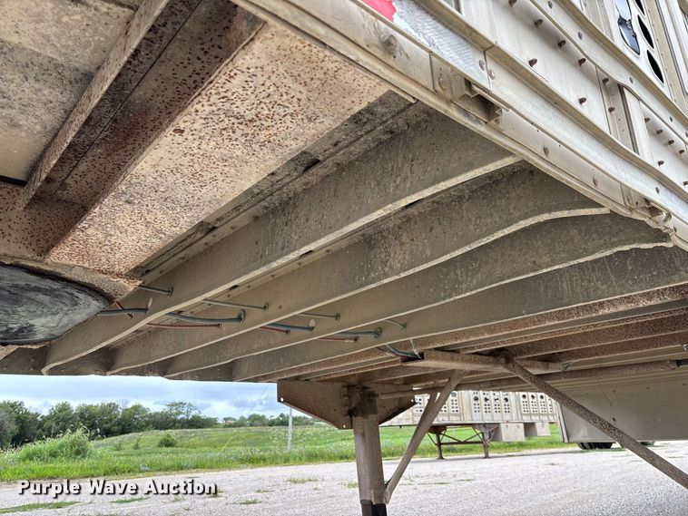 image for item DZ4590 2001 Wilson PSAL-303P livestock trailer