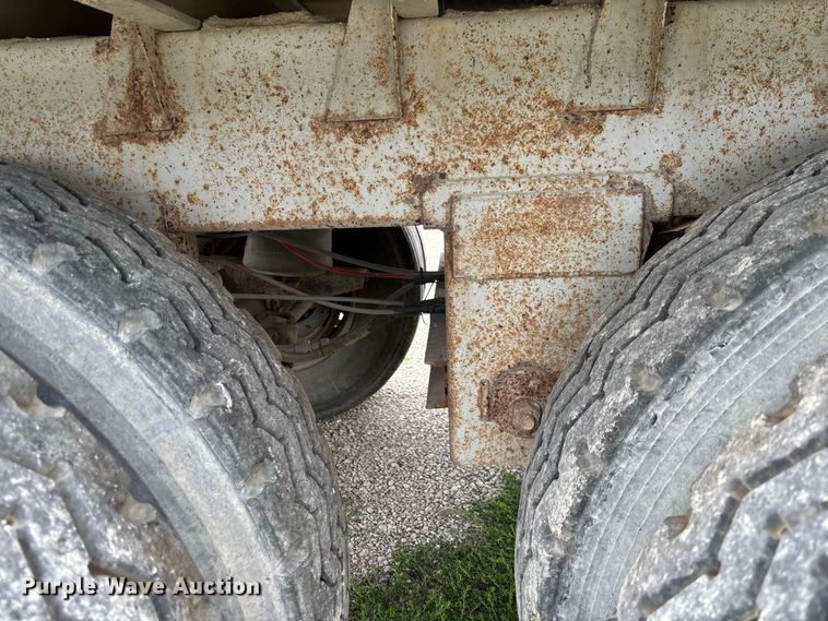 image for item DZ4590 2001 Wilson PSAL-303P livestock trailer