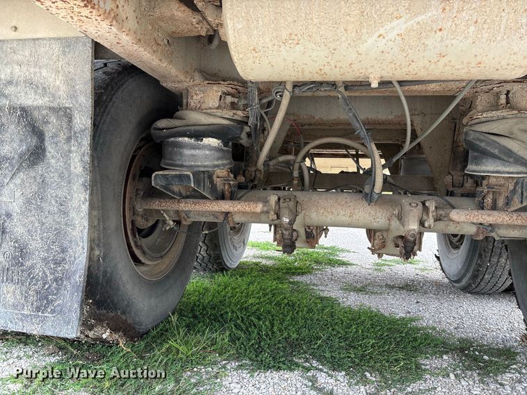 image for item DZ4590 2001 Wilson PSAL-303P livestock trailer