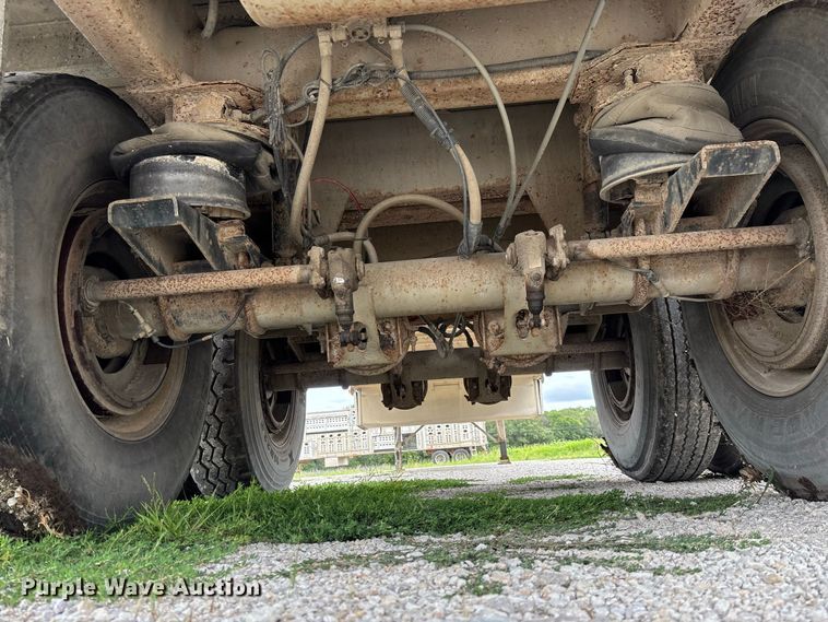 image for item DZ4590 2001 Wilson PSAL-303P livestock trailer